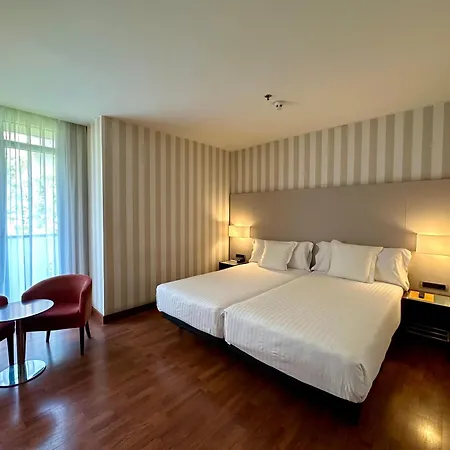ゼニット ホテル 4*